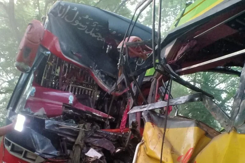 The two buses that collided head-on the Dhaka-Khulna highway, near Karimpur Jora bridge in Mallickpur of Faridpur Sadar upazila around 4:00 am on 15 October 2024.