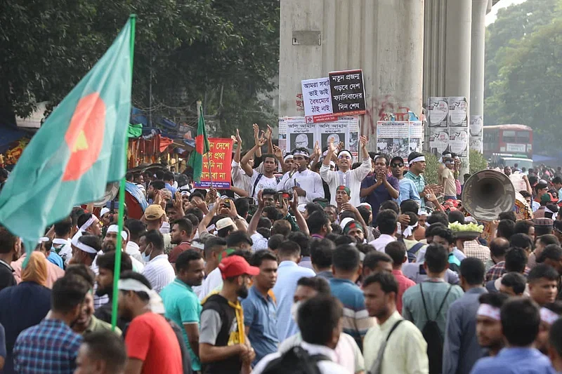 Members of Bangladesh outsourcing employees welfare association block the road at Shahbag intersection in the capital from 10:00 am on 19 October 2024.