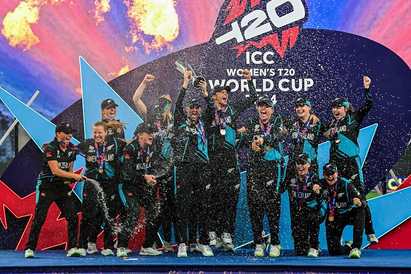 New Zealand's players celebrate with their winning trophy at the end of the ICC Women's T20 World Cup cricket final match between South Africa and New Zealand at the Dubai International Cricket Stadium in Dubai on October 20, 2024