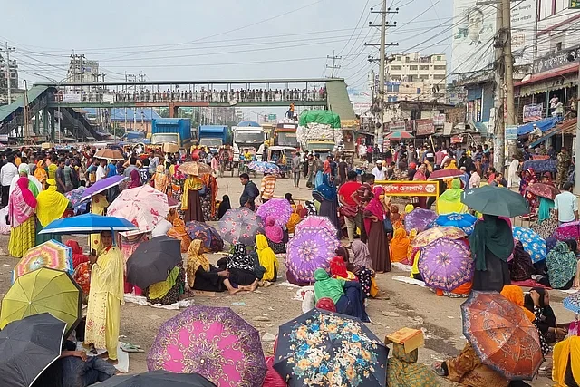 The Workers of Generation Next Fashion Limited have been demonstrating blocking the road from Baipail intersection to Chandra highway for the second consecutive day today, Tuesday.