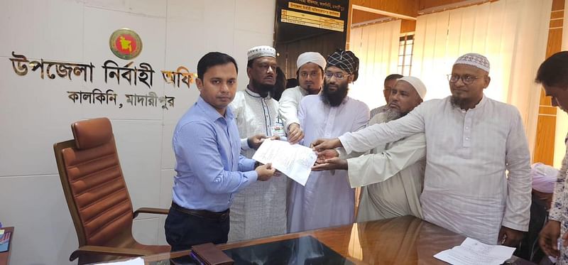 12 local people hand over a written complaint to Kalkini's UNO demanding suspension of Kundubarir Mala