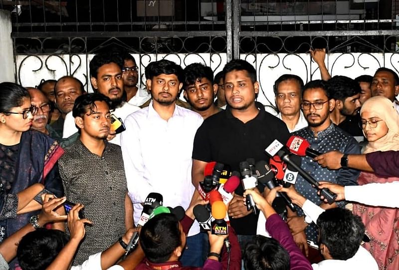 Representatives from the Students Against Discrimination and the Jatiya Nagorik Committee met with the BNP to discuss multiple issues on 26 October