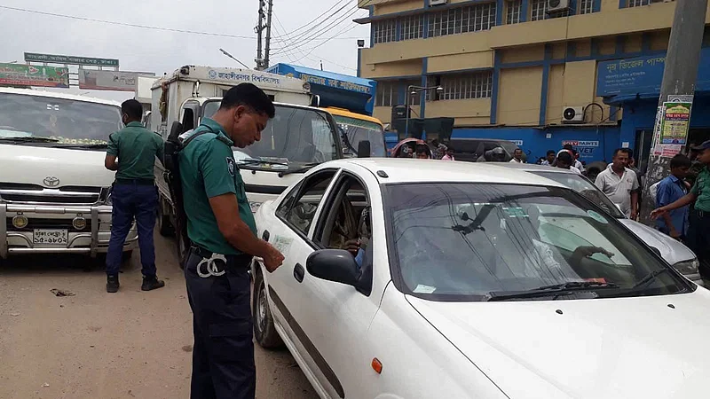 Police check driver's license