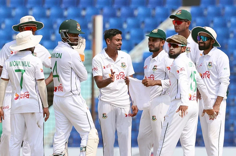 Bangladesh’s Taijul Islam (M) picks up second fifer in the Test series against South Africa