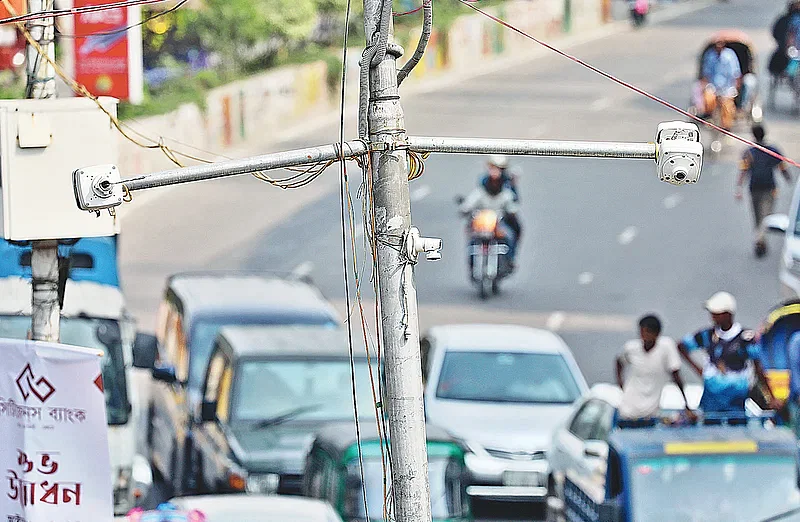 Police facie problems in quick detection of criminals as the CC cameras in different areas of the capital are damaged. Photo taken from Mirpur 10 Golchattar area on 30 October 2024.