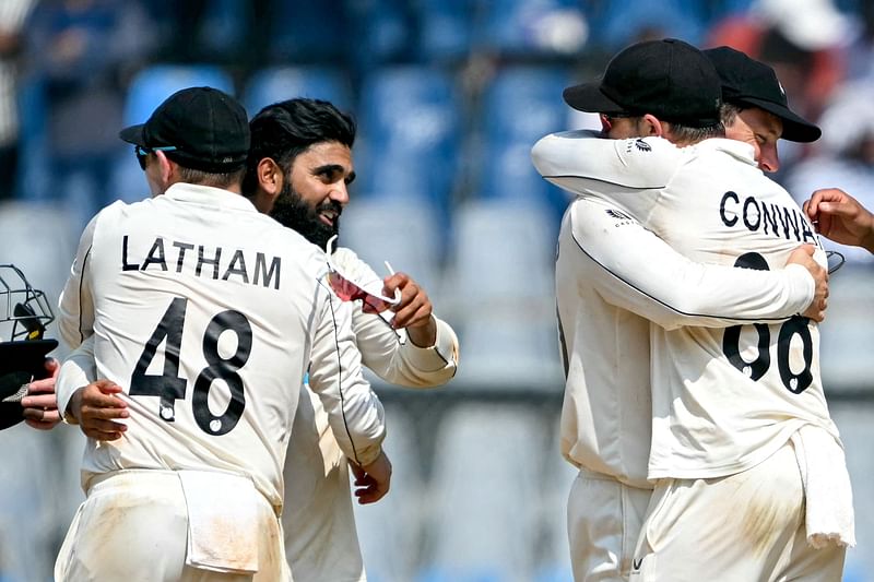 New Zealand players celebrate their team's win against India at the end of their third and final Test cricket match in the Wankhede Stadium of Mumbai on November 3, 2024