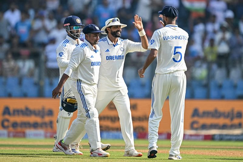 India's Ravindra Jadeja (2R) celebrates with teammates after taking his fifth wicket of New Zealand's Ajaz Patel at the end of New Zealand's second innings during the third day of the third and final Test cricket match between India and New Zealand at the Wankhede Stadium in Mumbai on 3 November, 2024.