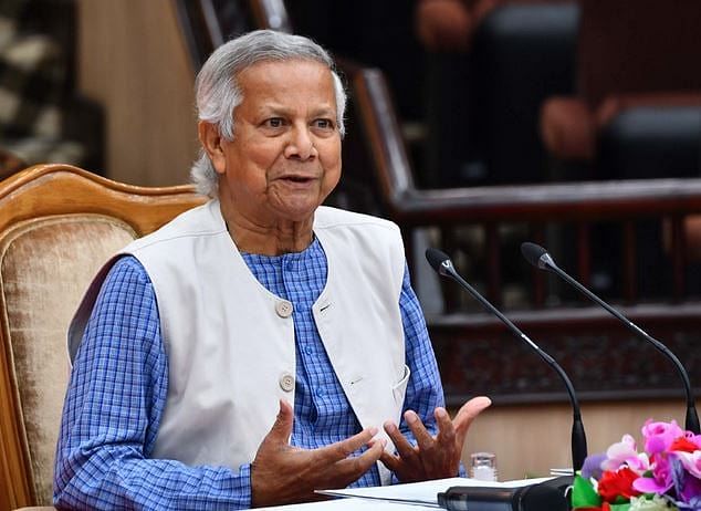 Chief adviser professor Muhammad Yunus addresses the members of NDC and AFWC course at his office in Tejgaon, Dhaka on 3 November 2024