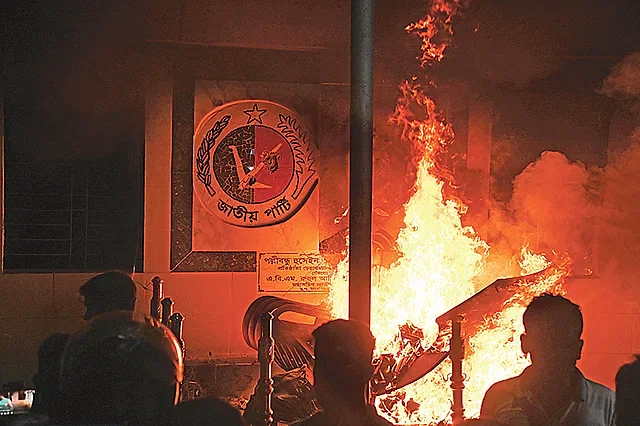 Some individuals attacked and set fire to the central office of the Jatiya Party in Bijoynagar, Dhaka on Thursday night.