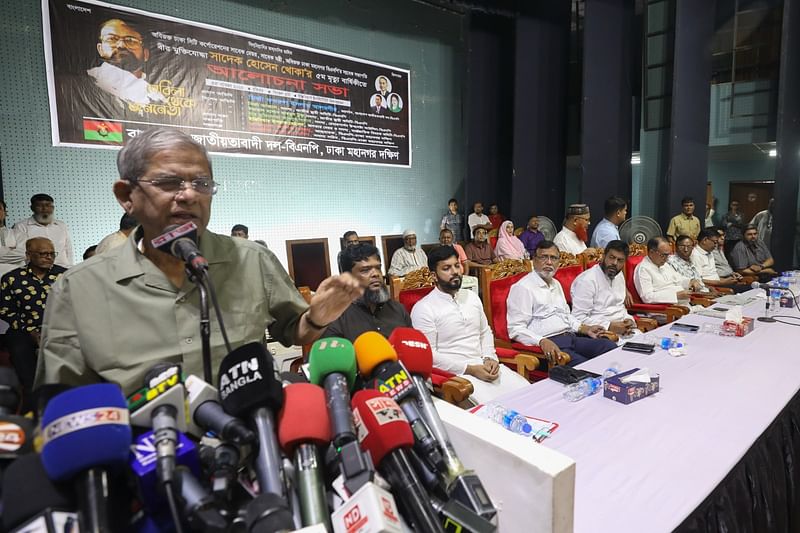 BNP secretary general Mirza Fakhrul Islam Alamgir addresses a discussion in Dhaka on 3 November 2024.