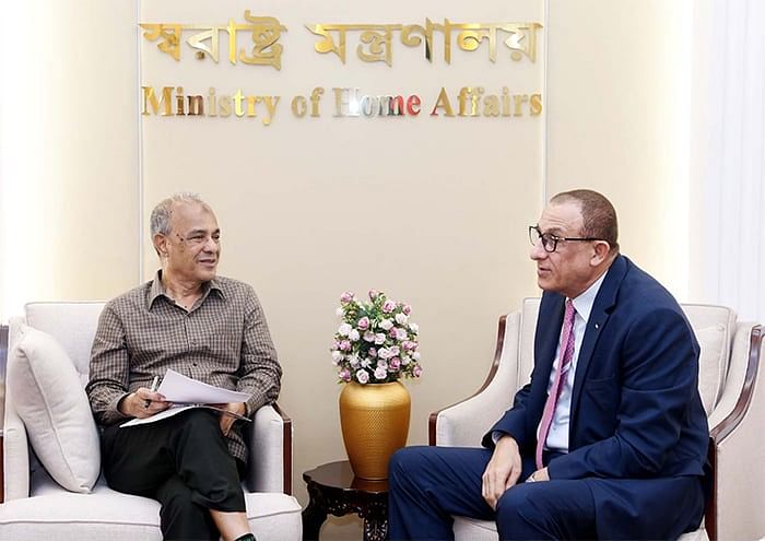 Adviser for home affairs Lieutenant General Md Jahangir Alam Chowdhury (Retd) with Palestinian ambassador to Bangladesh Yousef SY Ramadan on 4 November 2024.