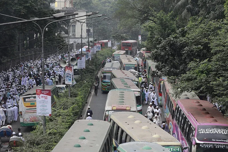 Traffic congestion at Matsya Bhaban intersection in Dhaka around 12:00 pm on 5 November 2024.