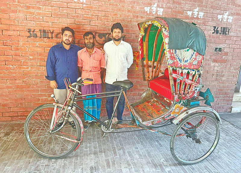 Posts, Telecommunications, and Information Technology, Adviser Nahid Islam (left) and Mahfuz Alam, Special Assistant to the Joint Convener of the July Mass Uprising Memorial Museum and Principal Adviser to the chief adviser Dr Muhammad Yunus (Right) poses with the rickshaw puller Nur Mohammad