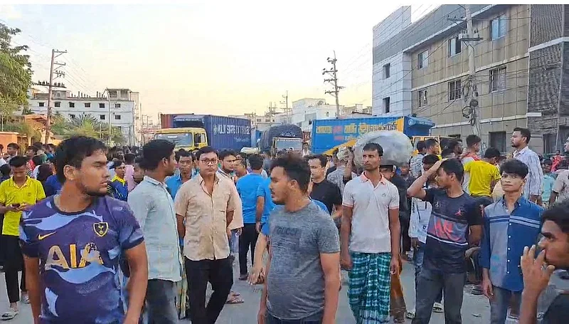 Workers of TNZ Apparels factory demonstrate blocking the Dhaka-Mymensingh highway in Gazipur. Photo taken from Maleker Bari area in the city around 3:00 pm on 11 November 2024.