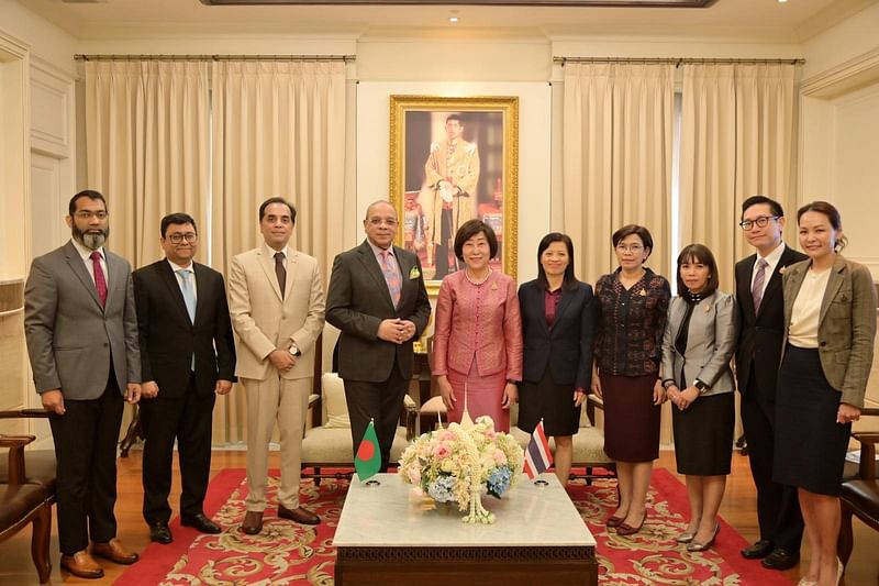 Bangladesh chief justice Syed Refaat Ahmed  meets with his counterpart chief Justice and president of the Supreme Court of Thailand, Chanakarn Theeravechpolkul.