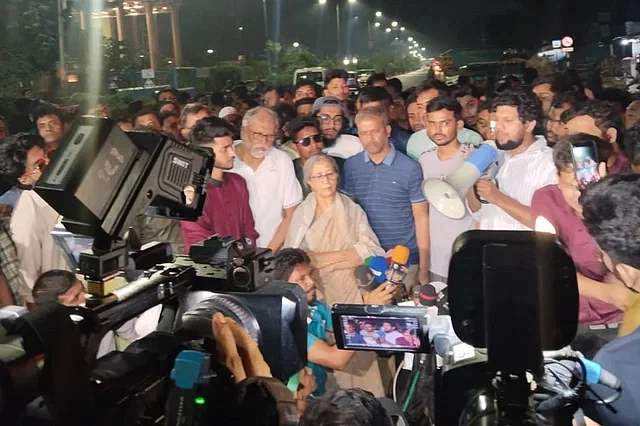 Four advisers and an assistant of the rank of state ministers rushed to the National Institute of Traumatology and Orthopaedic Rehabilitation (NITOR) at around 2:30 am on Thursday to pacify the injured people in the mass uprising who were enraged with their treatment and rehabilitation process