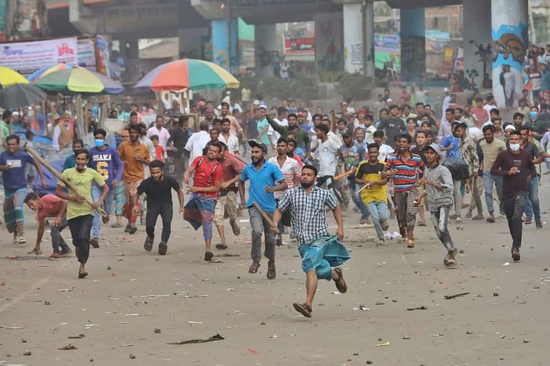 Drivers of battery-run rickshaw stage demonstration and lock into clashes with police in Jurain, Dhaka on 22 November 2024.