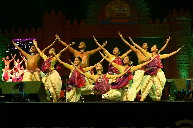 Bangladesh dance troupe dazzles in Indian cultural festival