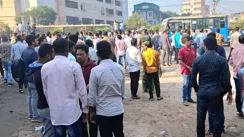 The workers of Mahmud Jeans Limited, took position at Chandra intersection of the highway