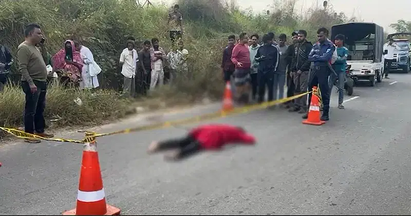 The bullet-ridden body of a woman lying on Dogachi service road in Shamspur on the highway in Munshiganj around 10:00 am on 30 November 2024.