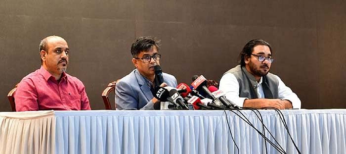 Chief adviser’s press secretary Shafiqul Alam (C) addresses a media conference on 1 December 2024