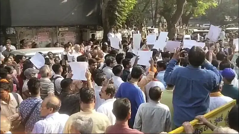 Several hundred members of Vishva Hindu Parishad demonstrated near the Bangladesh High Commission in Mumbai of Maharashtra in India on 2 December 2024