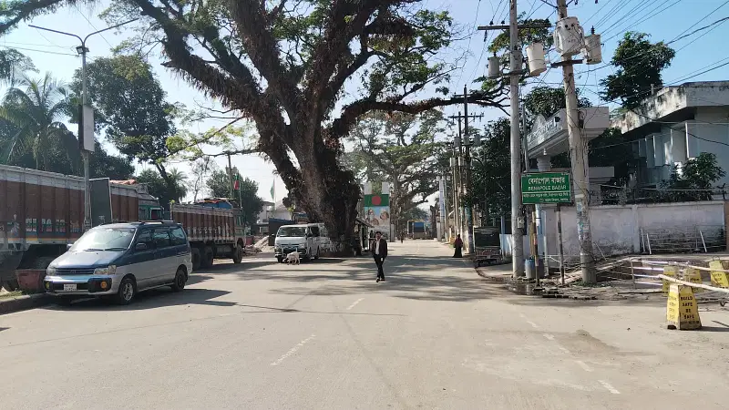 The zero line between the Bangladesh and India border at Benapole was deserted at 12:45 pm on 3 December, 2024.