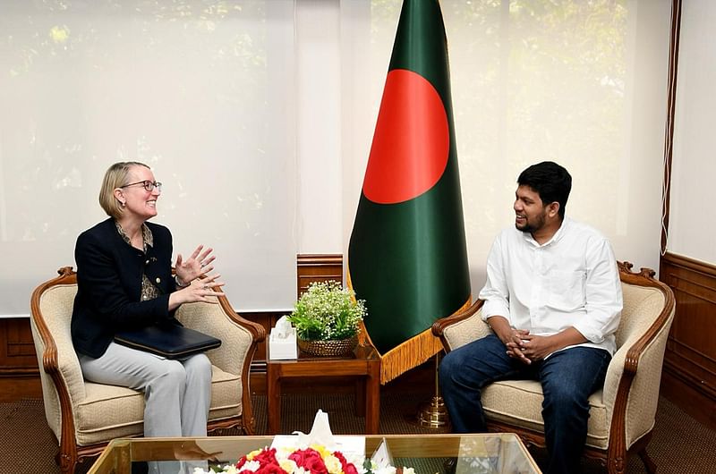 The British high commissioner meets adviser Mahfuj Alam at his office on 4 December, 2024.