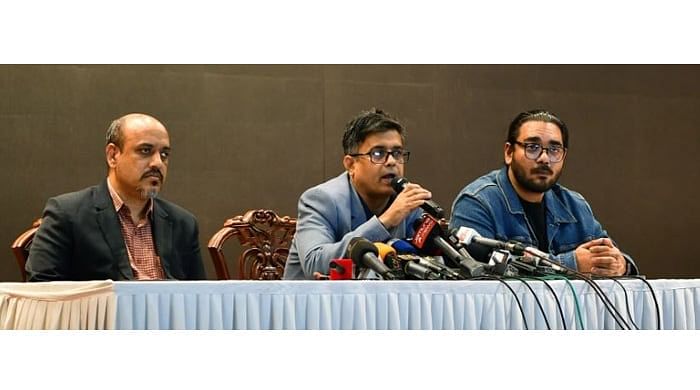 Chief Adviser’s Press Secretary Shafiqul Alam (c) talks to the media on 3 December 2024