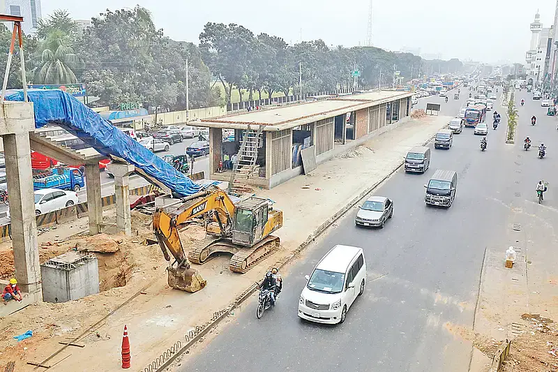 Construction of foot-over bridge and bus stoppage under the BRT Project have not been completed in Uttara Sector-4. The photo was taken on 9 December 2024