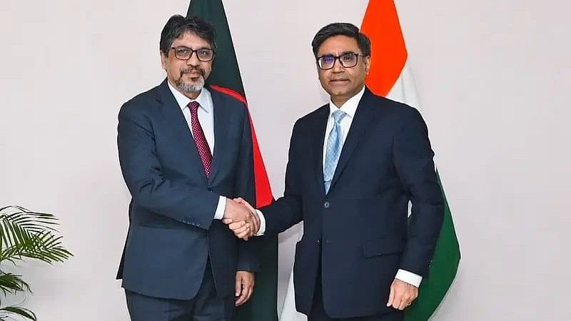 Bangladesh foreign secretary Jashim Uddin (L) & Vikram Misri