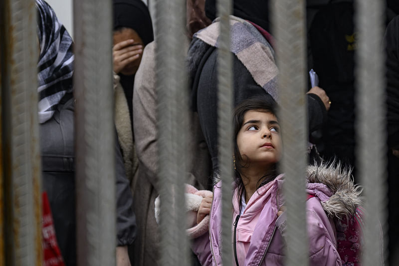 Syrian refugee Rayan Assani, 8 years old going to Aleppo who lives in Turkey wait in a queue with their belongings at Cilvegozu crossborder gate before entering Syria at Reyhanli district in Hatay on December 12, 2024