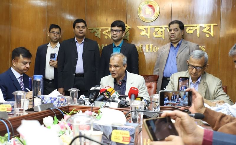 Home adviser Lt Gen (retd) Jahangir Alam Chowdhury speaks to the media at the secretariat on 17 December, 2024.