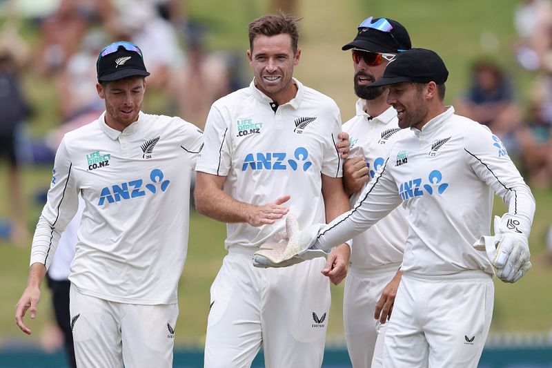 New Zealand’s Tim Southee (C) and teammates celebrate the wicket of England’s Jacob Bethell during day four of the third cricket test match between New Zealand and England at Seddon Park in Hamilton on 17 December 2024