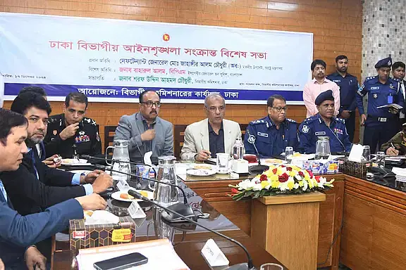 Home affairs adivser Jahangir Alam addresses a meeting on law and order situation in Dhaka on 17 December, 2024.