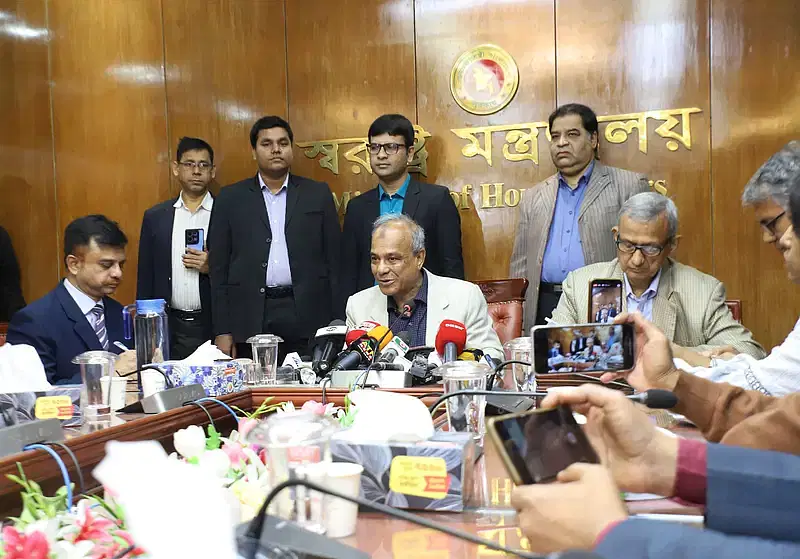 Home adviser Jahangir Alam Chowdhury talks to the media ta his secretariat office on 17 December 2024