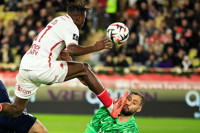 Paris Saint-Germain’s Italian goalkeeper #01 Gianluigi Donnarumma sustains an injury by Monaco’s Ivorian defender #17 Wilfried Singo (L) during the French L1 football match between AS Monaco and Paris Saint-Germain at the Louis II Stadium (Stade Louis II) in the Principality of Monaco on 18 December 2024