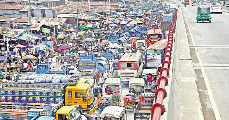 Dhaka’s two city corporations have officially approved 64 kitchen markets across the capital, but countless unauthorised markets continue to spring up, particularly at major intersections.