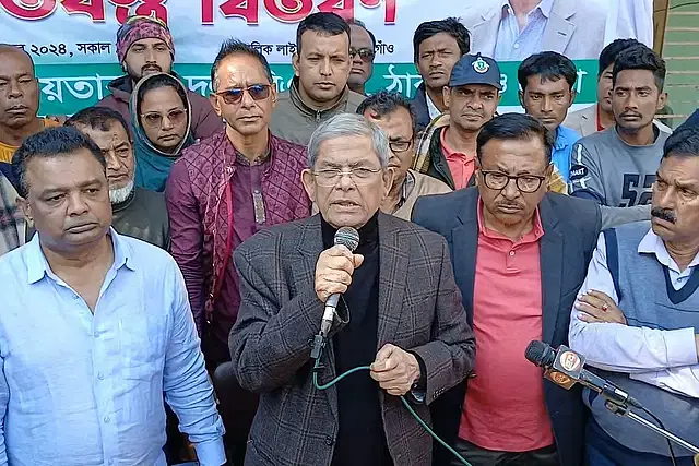 BNP secretary general Mirza Fakhrul Islam Alamgir speaking to newsmen at the Thakurgaon Press Club premises on Tuesday.