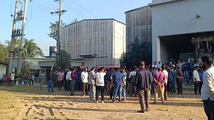 Workers of the S Alam Cold Rolled Steels Limited staged demonstrations inside the factory following the closure notice