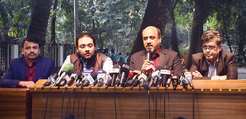 Chief Adviser’s press secretary Md Shafiqul Alam (R) at a media briefing at state guest house Jamuna on 29 December 2024