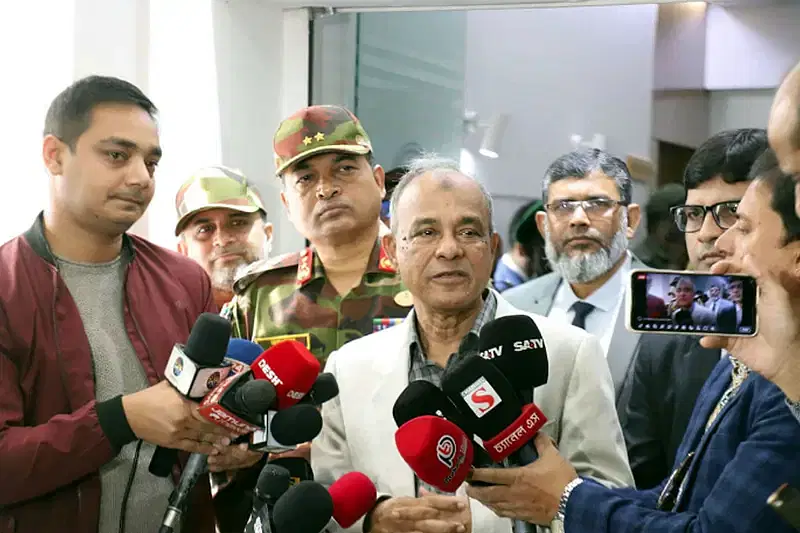 Home adviser Lieutenant General (retd) Md Jahangir Alam Chowdhury talks to the media at the Department of Immigration & Passports on 6 January 2025