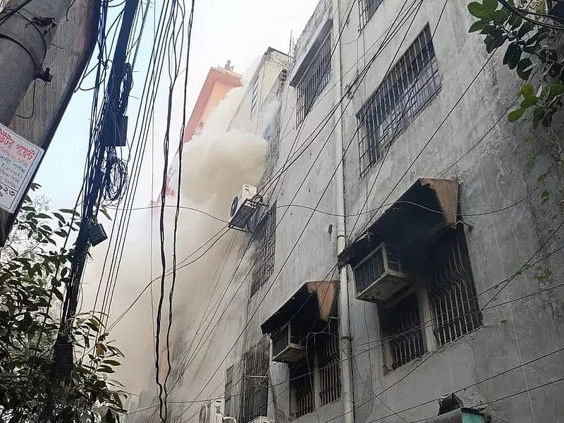 Fire breaks out at the 1st floor of the building on 7 January 2024