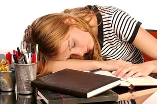 Setting sleep schedule can help adolescents get more sleep