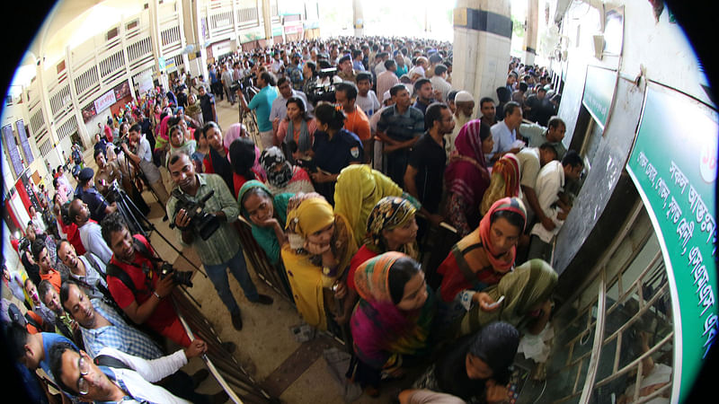 Rush of advance train ticket seekers at the Kamalapur railway station