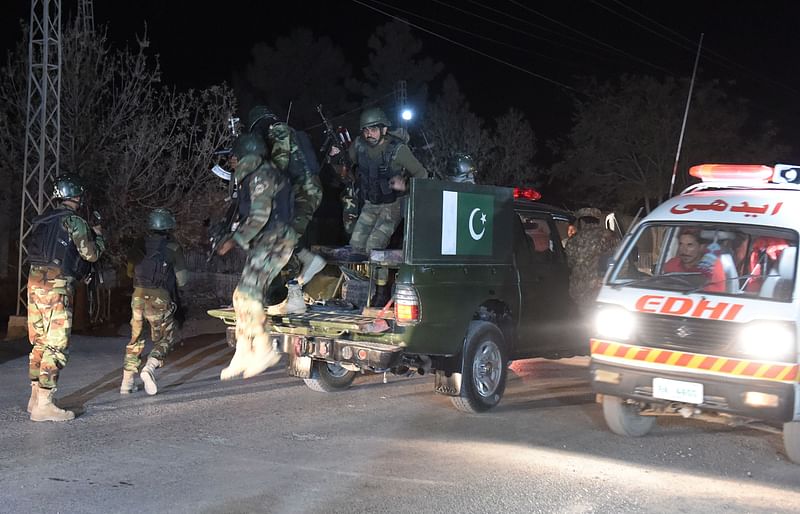 Pakistani army soldiers arrive at the Balochistan Police Training College in Quetta on 24 October, 2016, after militants attacked the police academy.