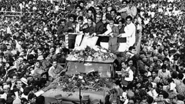 On reaching Dhaka (Tejgaon) airport in the afternoon on 10 January, Bangabandhu was greeted by tens of thousands of jubilant people