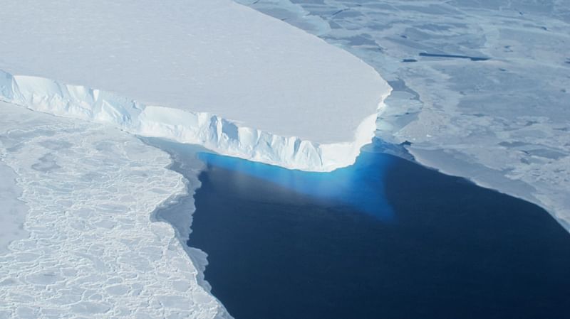 Picture showing arctic icebergs