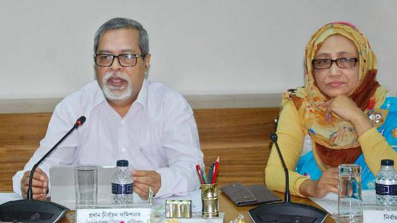 Cheif election commissioner KM Nurul Huda and election commissioner Kabita Khanom during a dialogue