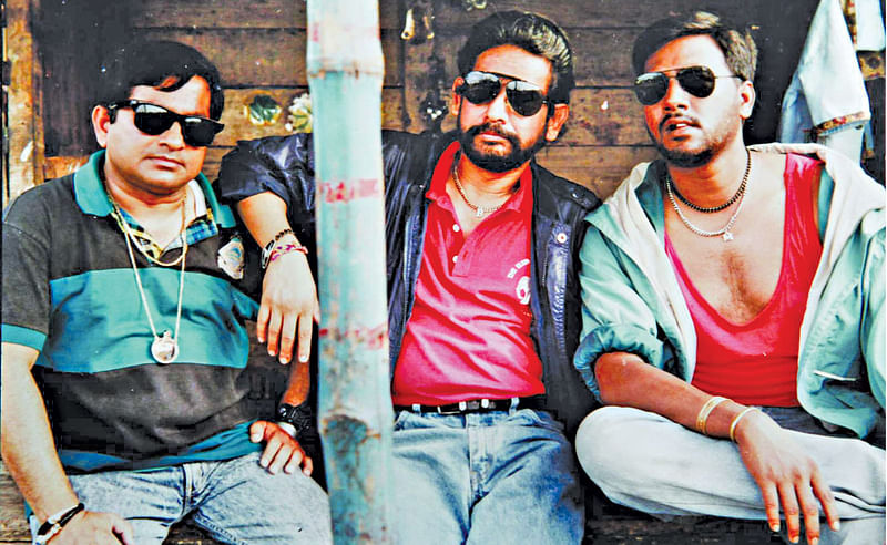 Abdul Qader (L), Asaduzzaman Noor and Lutfor Rahman George are seen in a still from 'Kothao Keu Nei'